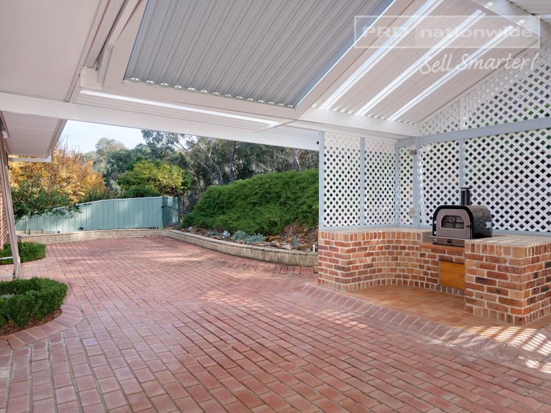 2 Loru Close, Kooringal NSW 2650