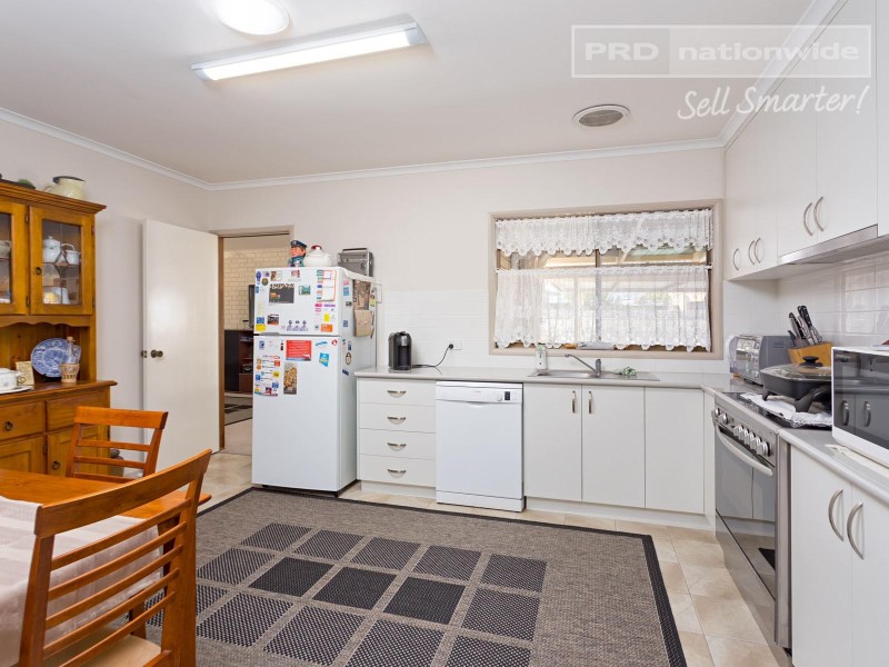 8 Lonergan Place, Wagga Wagga NSW 2650