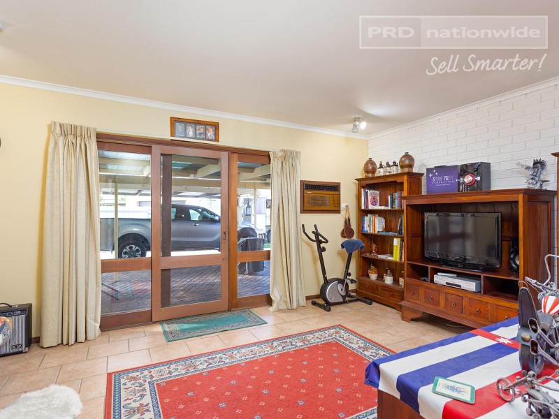 8 Lonergan Place, Wagga Wagga NSW 2650