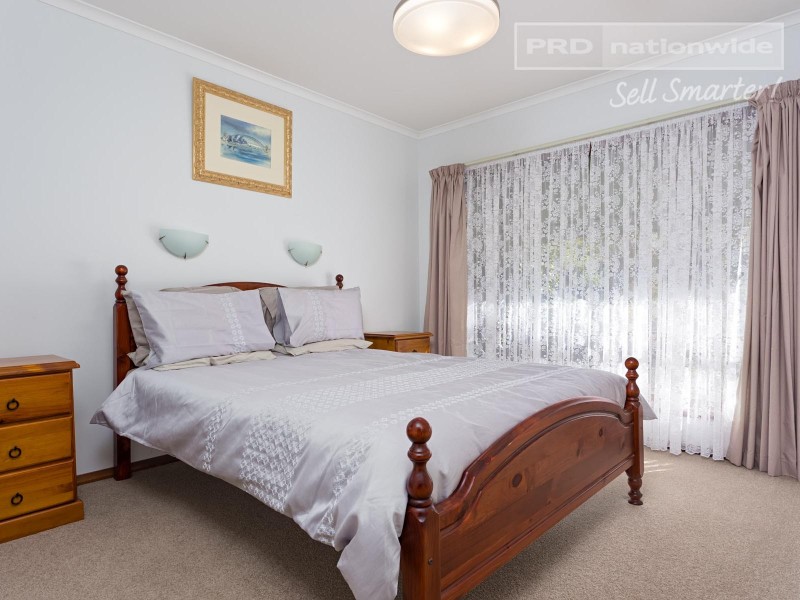 8 Lonergan Place, Wagga Wagga NSW 2650