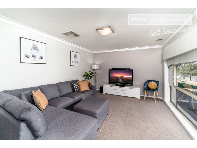 79 Dalman Parkway, Glenfield Park NSW 2650