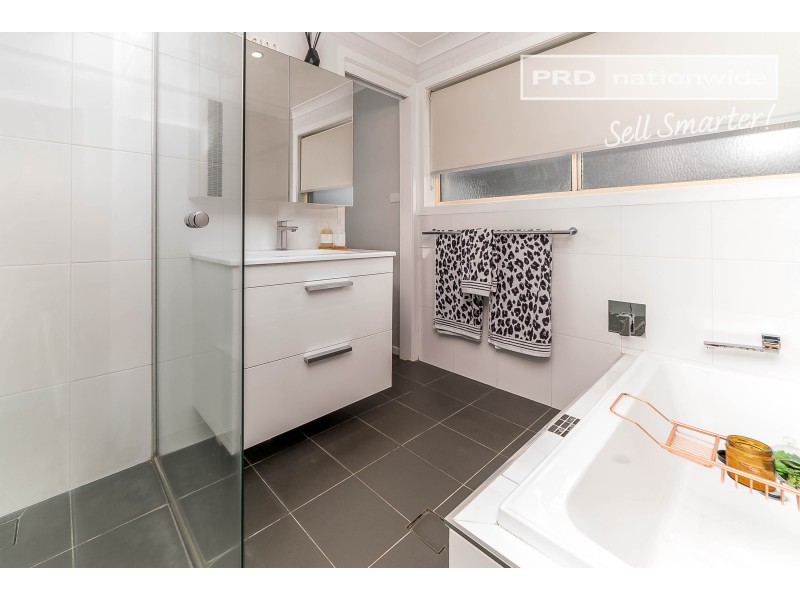 79 Dalman Parkway, Glenfield Park NSW 2650