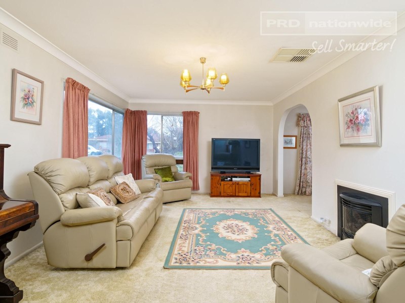 16 Davidson Street, The Rock NSW 2655
