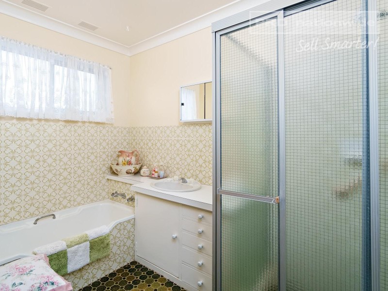 16 Davidson Street, The Rock NSW 2655