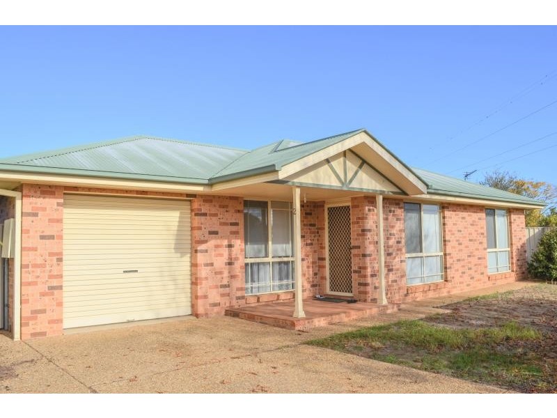 2/13 Kimba Drive, Glenfield Park NSW 2650
