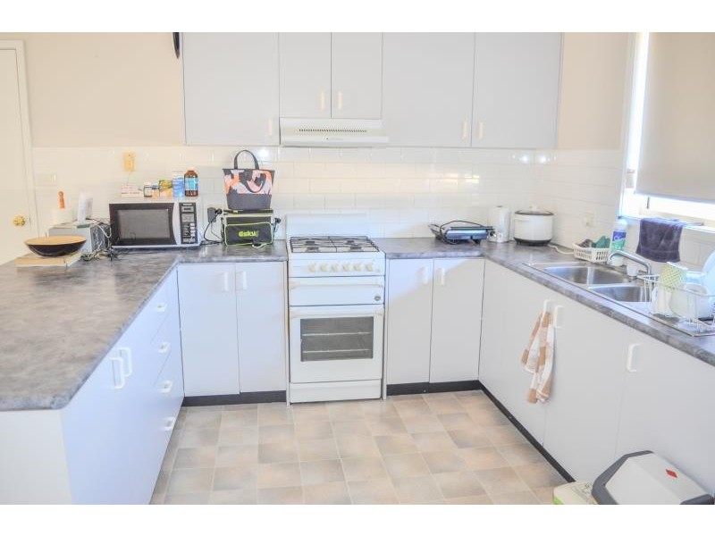 2/13 Kimba Drive, Glenfield Park NSW 2650