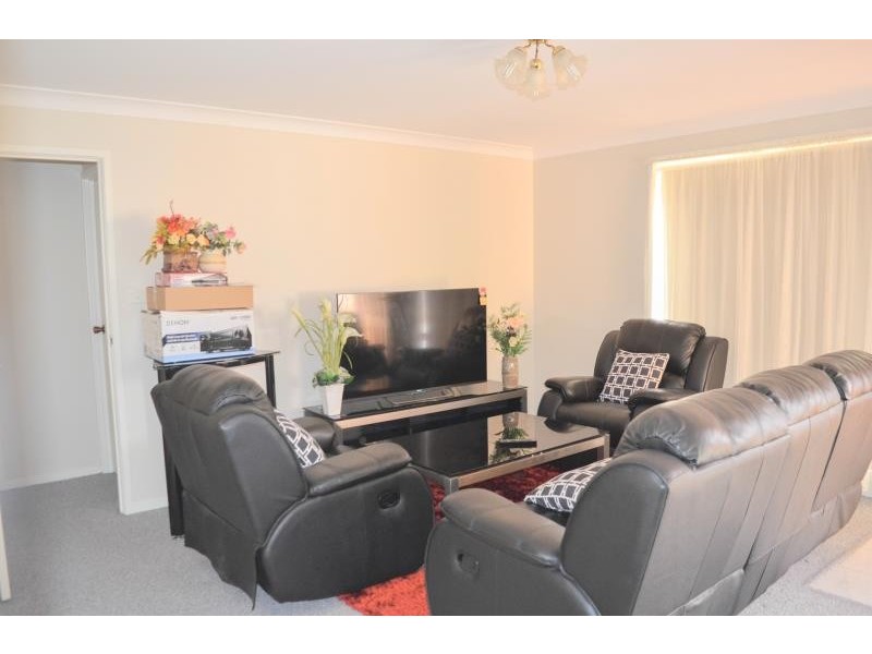 2/13 Kimba Drive, Glenfield Park NSW 2650