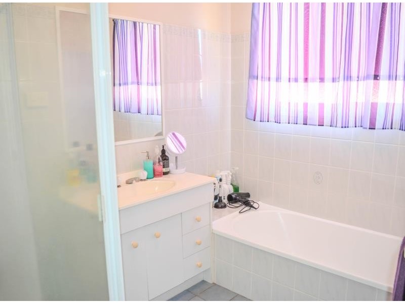 2/13 Kimba Drive, Glenfield Park NSW 2650
