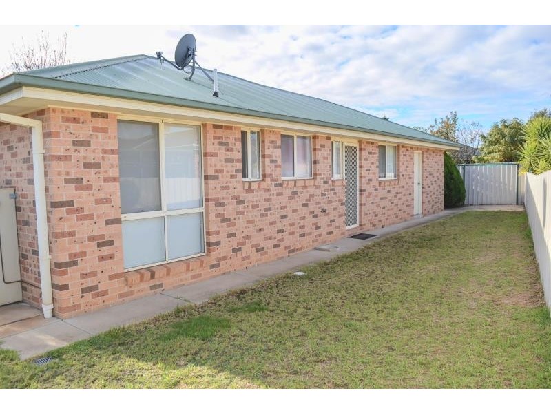 2/13 Kimba Drive, Glenfield Park NSW 2650