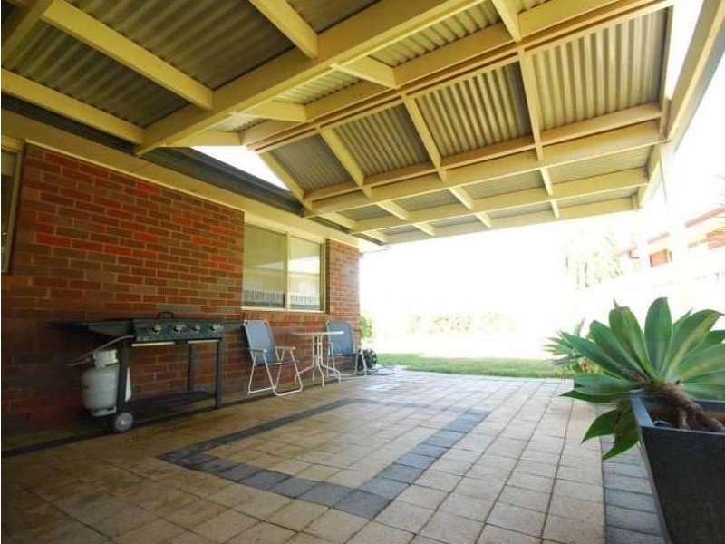 84 Yentoo Drive, Glenfield Park NSW 2650