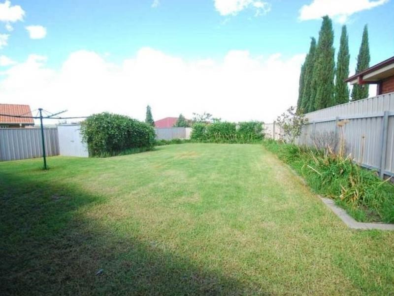 84 Yentoo Drive, Glenfield Park NSW 2650