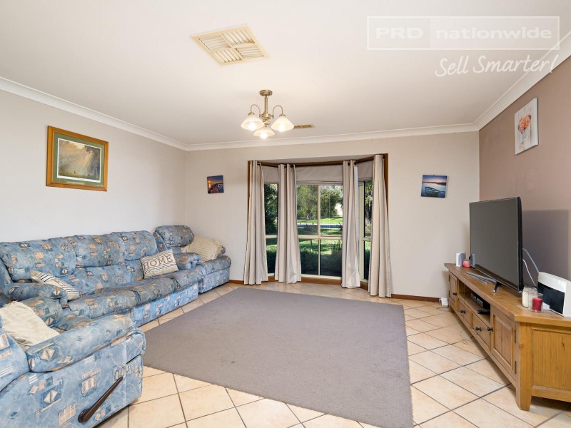 7 Norfolk Avenue, Lake Albert NSW 2650