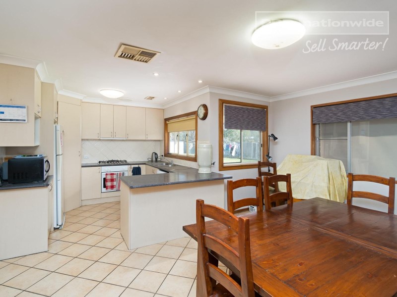 7 Norfolk Avenue, Lake Albert NSW 2650