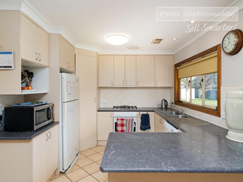 7 Norfolk Avenue, Lake Albert NSW 2650