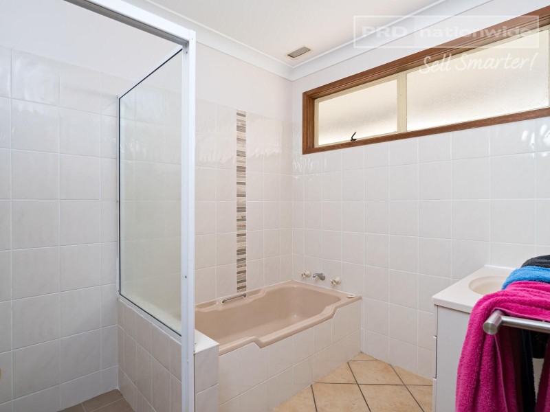 7 Norfolk Avenue, Lake Albert NSW 2650