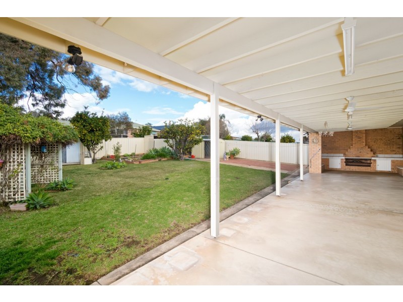11 Missouri Avenue, Tolland NSW 2650
