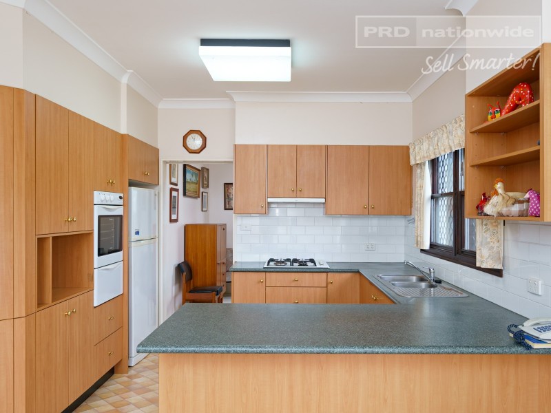 2 Fairview Street, Kooringal NSW 2650