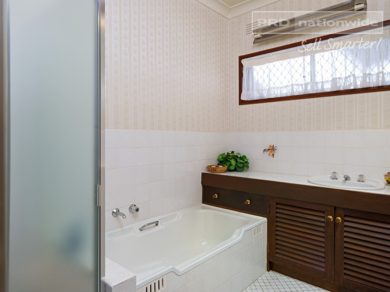 2 Fairview Street, Kooringal NSW 2650