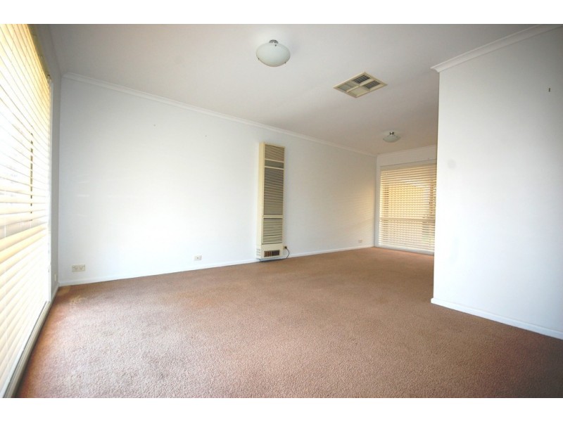 12 Cooba Place, Estella NSW 2650