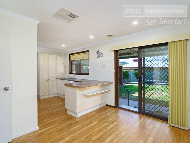 37 Gregory Crescent, Lake Albert NSW 2650