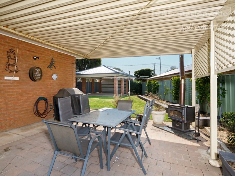 37 Gregory Crescent, Lake Albert NSW 2650