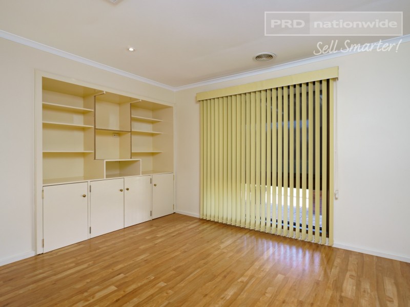 37 Gregory Crescent, Lake Albert NSW 2650