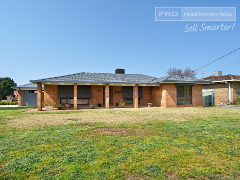 37 Gregory Crescent, Lake Albert NSW 2650