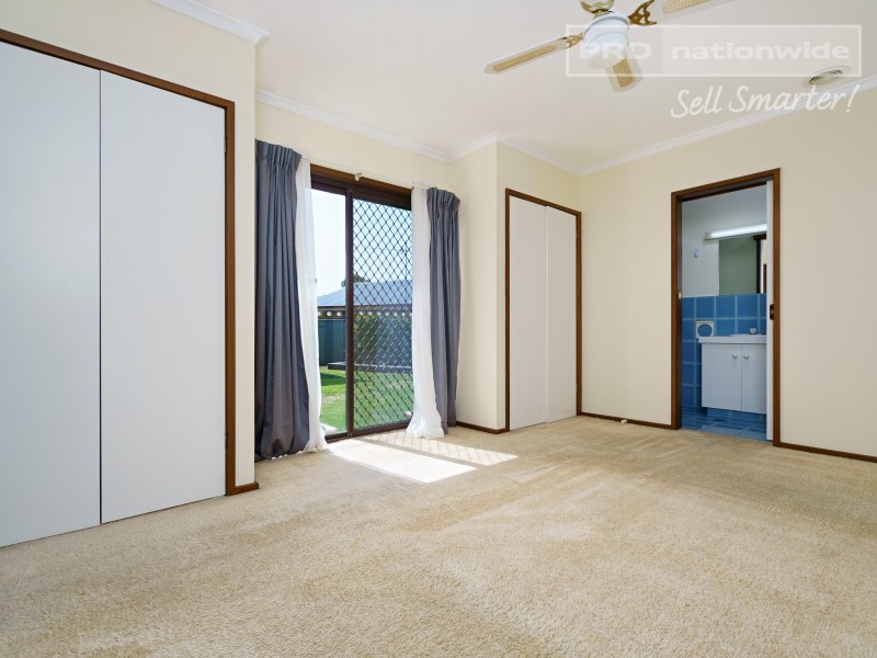 37 Gregory Crescent, Lake Albert NSW 2650