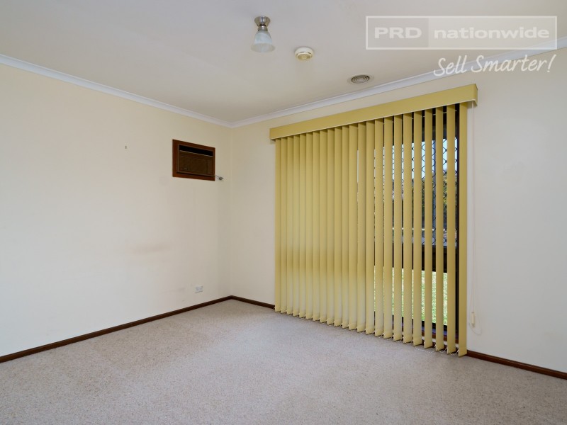 37 Gregory Crescent, Lake Albert NSW 2650