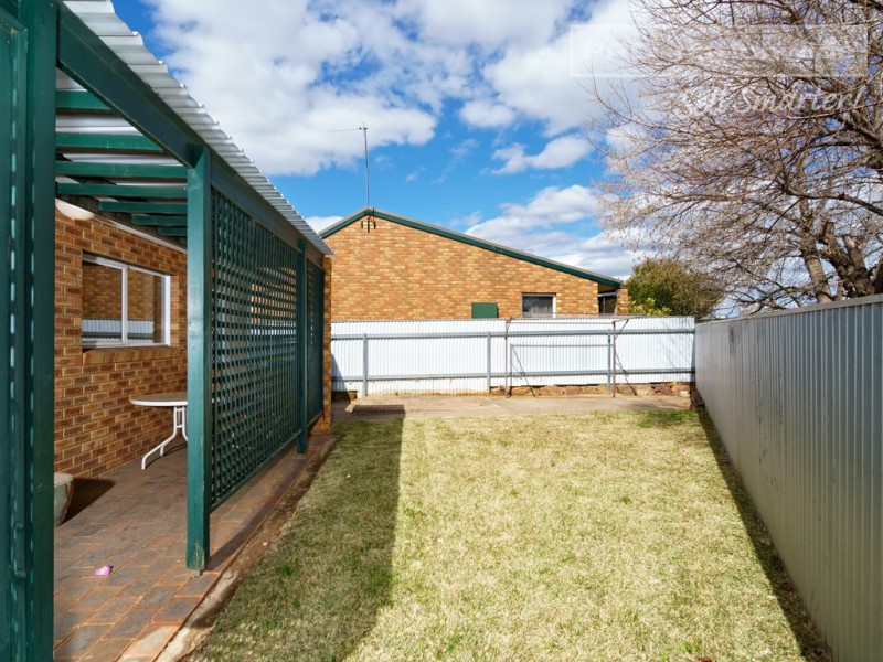 1/47 Karoom Drive, Glenfield Park NSW 2650