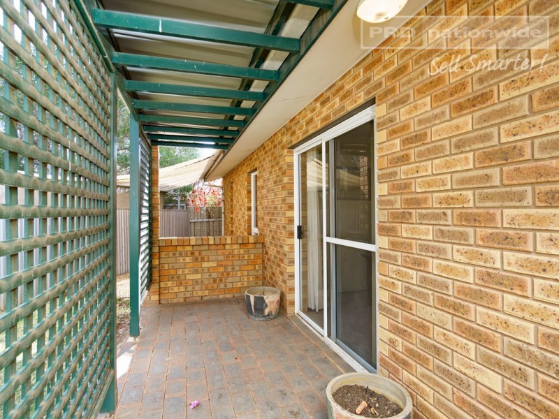 1/47 Karoom Drive, Glenfield Park NSW 2650