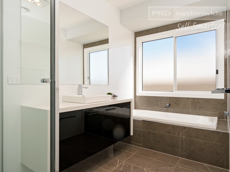 76 Barmedman Avenue, Gobbagombalin NSW 2650