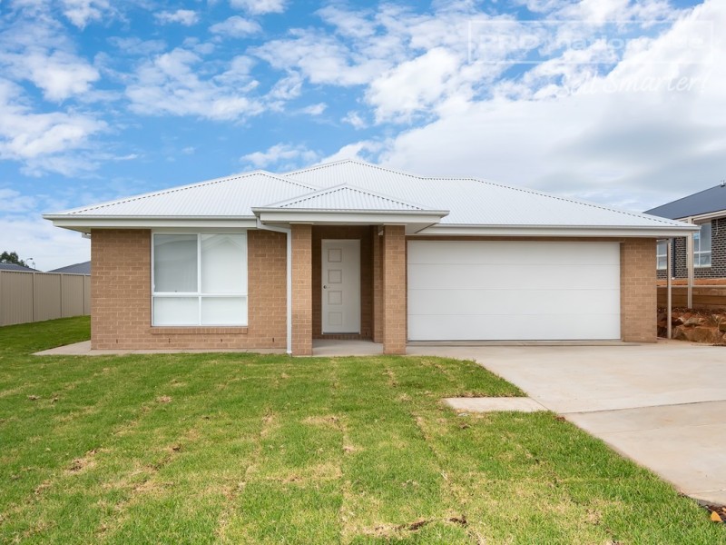 43 Muttama Parade, Gobbagombalin NSW 2650