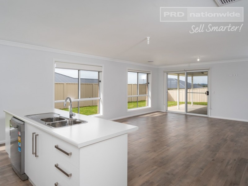 43 Muttama Parade, Gobbagombalin NSW 2650