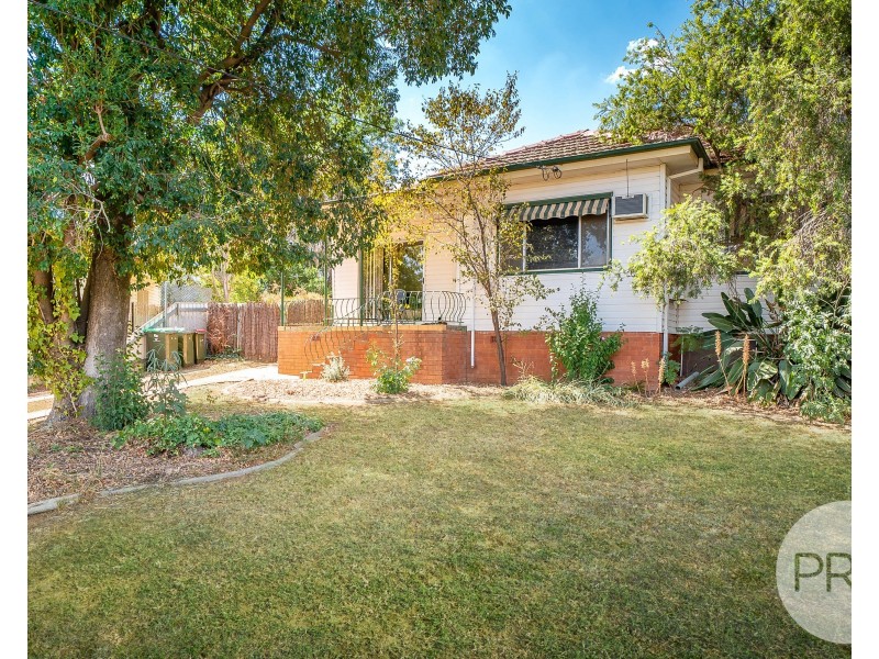 1 Waranga Avenue, Mount Austin NSW 2650