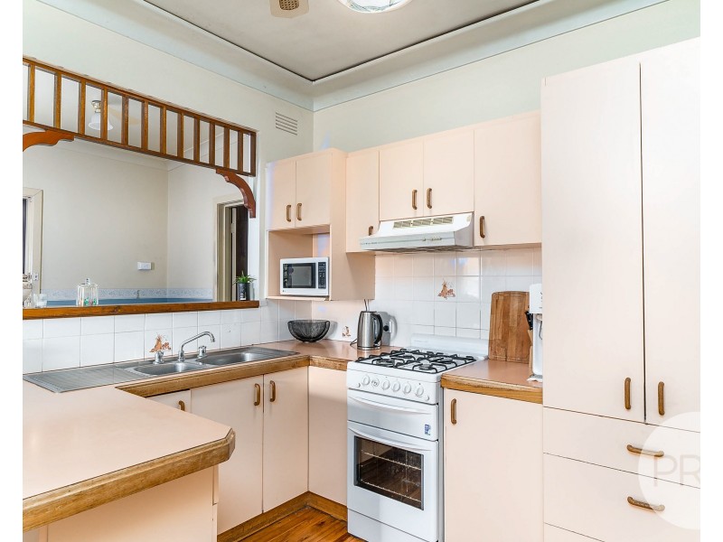 1 Waranga Avenue, Mount Austin NSW 2650