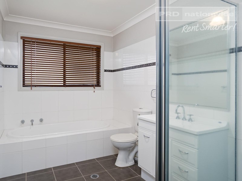 2/3 Kimberley Drive, Tatton NSW 2650