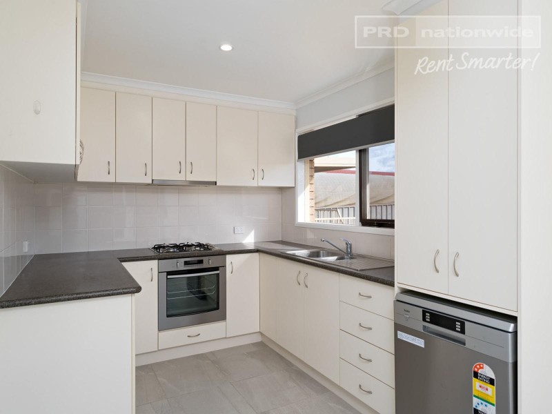 6 Pugsley Avenue, Estella NSW 2650