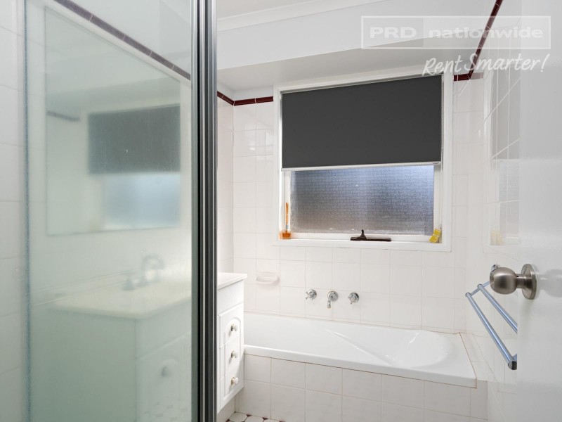 6 Pugsley Avenue, Estella NSW 2650