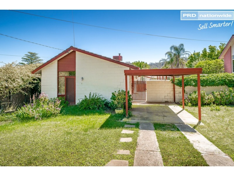 1 Churchill Avenue, Kooringal NSW 2650