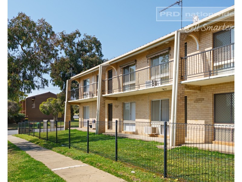 2/4 Nordlingen Drive, Tolland NSW 2650