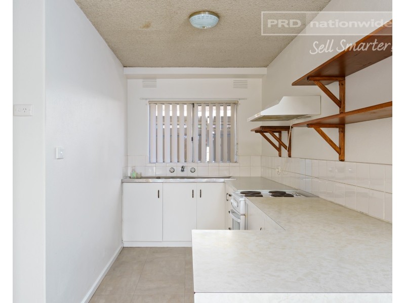 2/4 Nordlingen Drive, Tolland NSW 2650