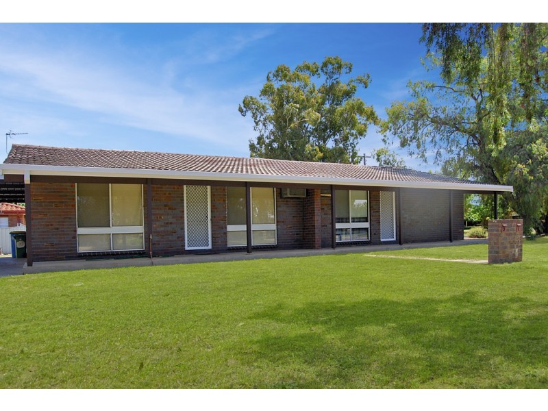 2/1 Nicholi Crescent, Lake Albert NSW 2650