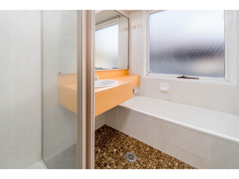 63 Undurra Drive, Glenfield Park NSW 2650