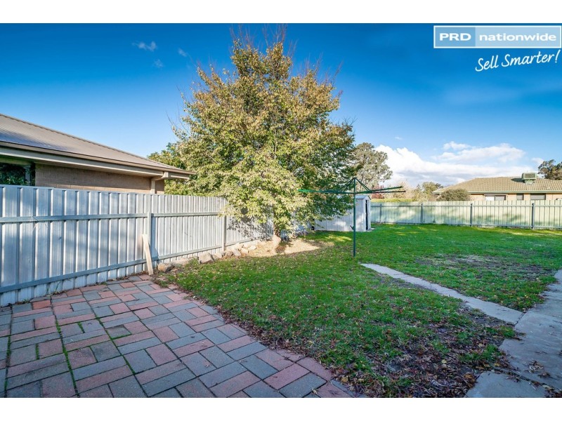 63 Undurra Drive, Glenfield Park NSW 2650