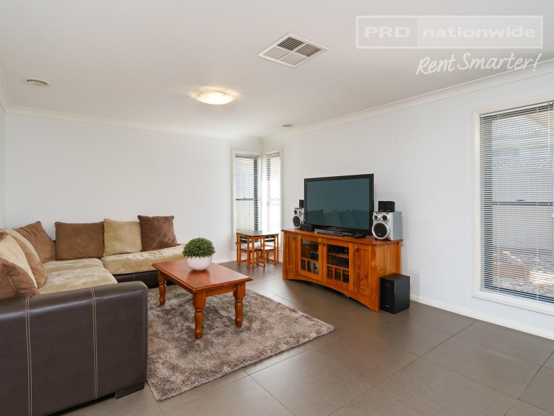 12 Yulong Street, Glenfield Park NSW 2650