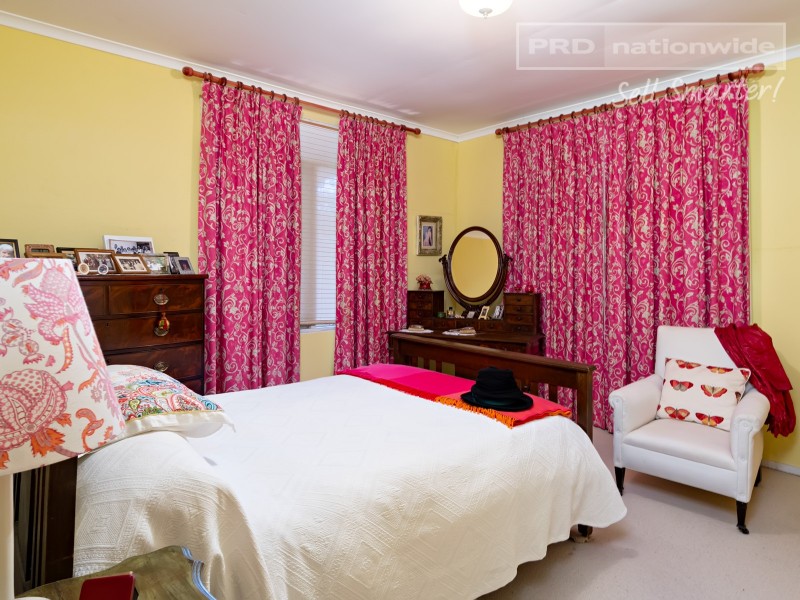 3 Churchill Avenue, Kooringal NSW 2650