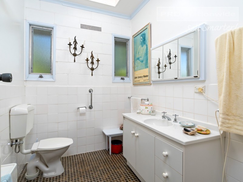 3 Churchill Avenue, Kooringal NSW 2650