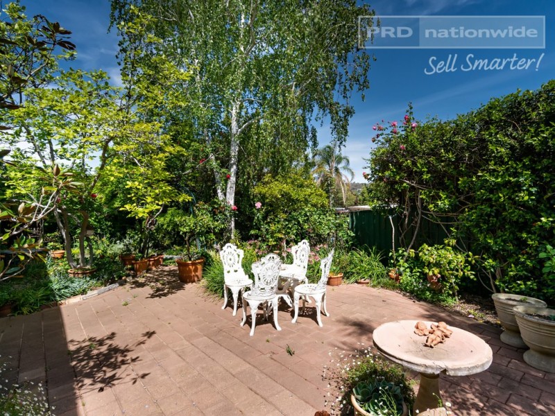 3 Churchill Avenue, Kooringal NSW 2650