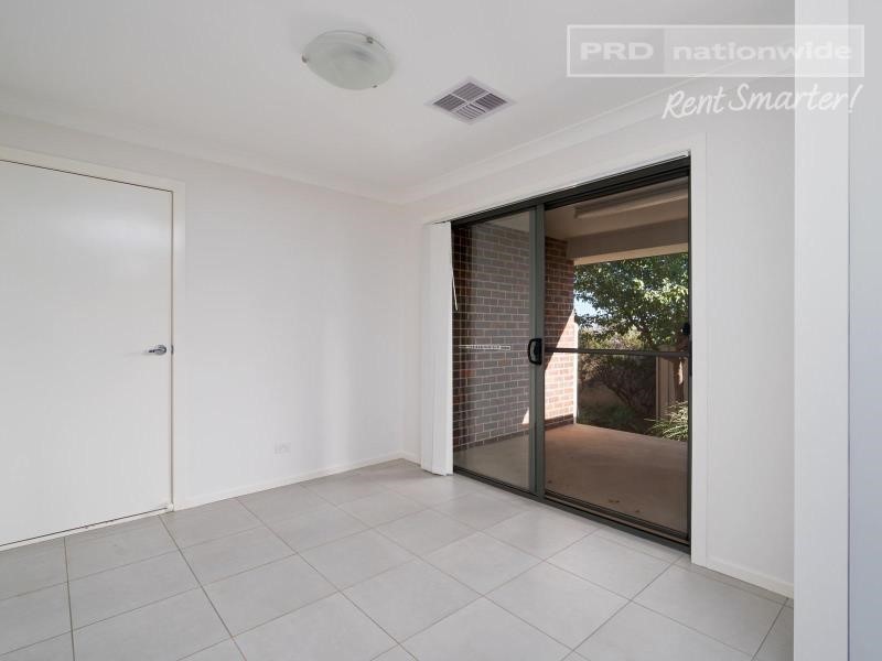 42 Deakin Avenue, Lloyd NSW 2650